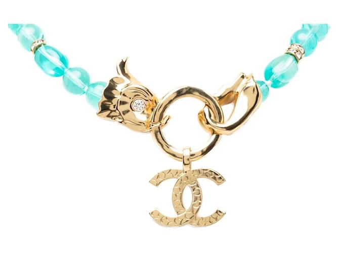 Blaues Chanel CC Collier mit Strass und Perlen in Goldton - Ansicht 4