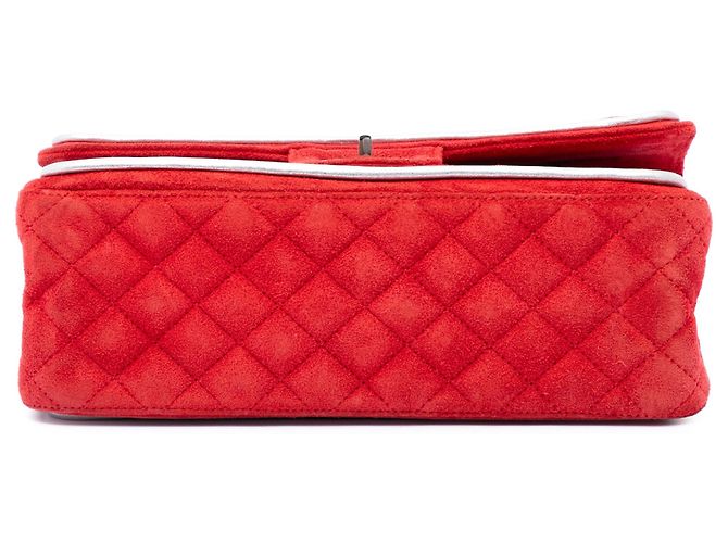 Borsa a tracolla Chanel Reissue 2.55 Double Flap 225 in camoscio matelassé rosso - vista 3