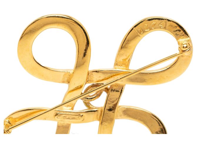 Spilla Infinito Chanel CC placcata oro D'oro - vista 4