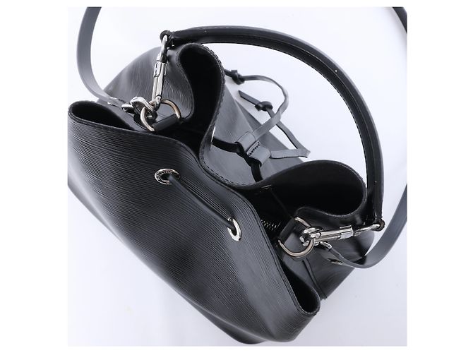 Borsa a tracolla Louis Vuitton NeoNoe in pelle Epi nera M54366 Nero - vista 7