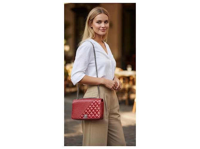 Borsa Chanel Medium Coco Boy Flap in pelle di vitello invecchiata lucida matelassé rossa Rosso - vista 2