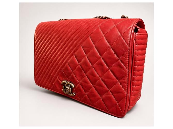 Borsa Chanel Medium Coco Boy Flap in pelle di vitello invecchiata lucida matelassé rossa Rosso - vista 3