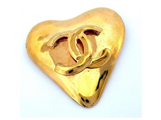 Broche de lapela Chanel 93P Coco Mark Heart Dourado - vista 2