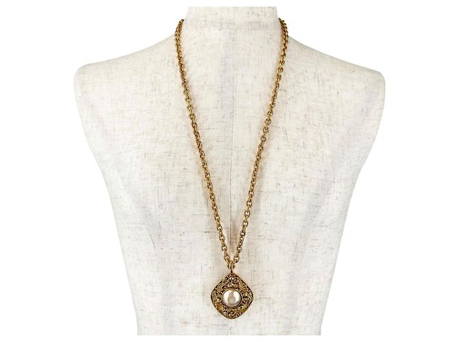 Collana di perle con lunga catena Chanel 3893, placcata oro D'oro - vista 3