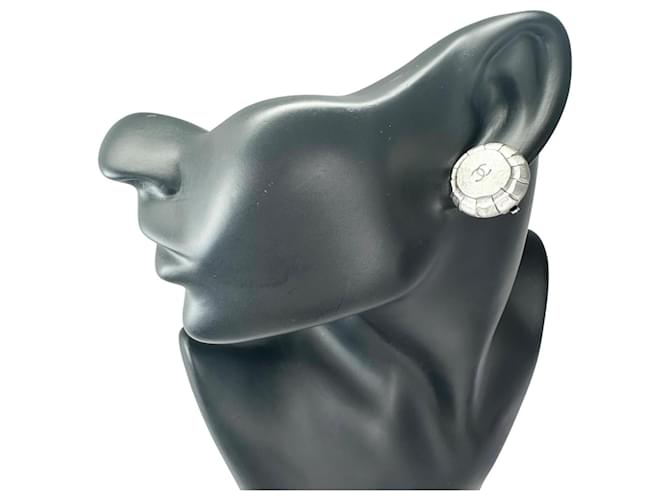 Orecchini Chanel Round Coco Mark Argento - vista 2