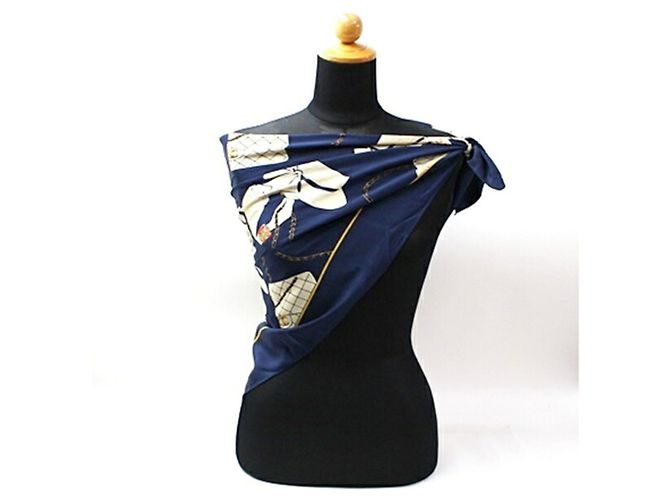 Foulard in seta Chanel blu navy e bianco - vista 3