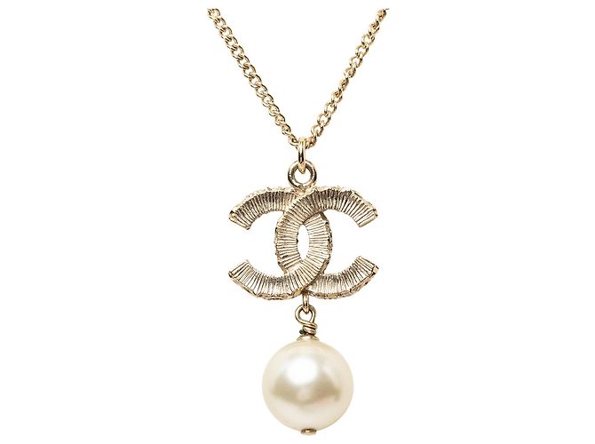 Collana con pendente Chanel Gold Gold Plated CC e perle finte barocche D'oro - vista 3