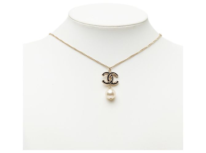 Collana con pendente Chanel Gold Gold Plated CC e perle finte barocche D'oro - vista 5