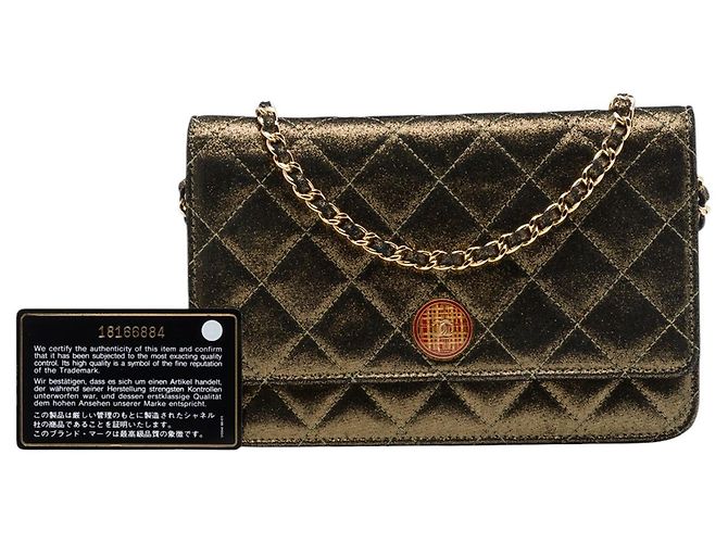 Wallet On Chain Cartera on chain Chanel de piel de cordero iridiscente acolchada dorada con botón tartan Dorado - vista 7