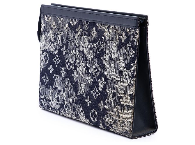Louis Vuitton Blue Monogram Tapestry Pochette Voyage MM Blu navy - vista 2