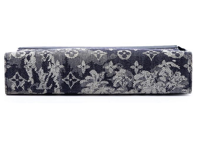 Louis Vuitton Blue Monogram Tapestry Pochette Voyage MM Blu navy - vista 3