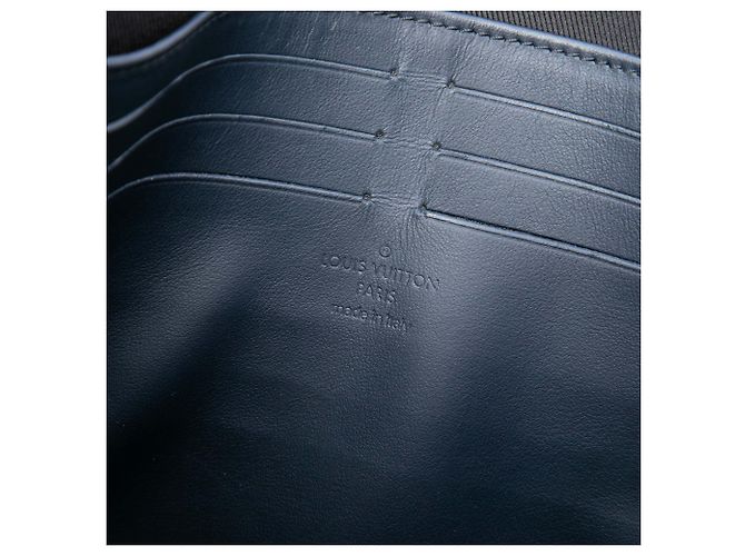 Louis Vuitton Blue Monogram Tapestry Pochette Voyage MM Blu navy - vista 5