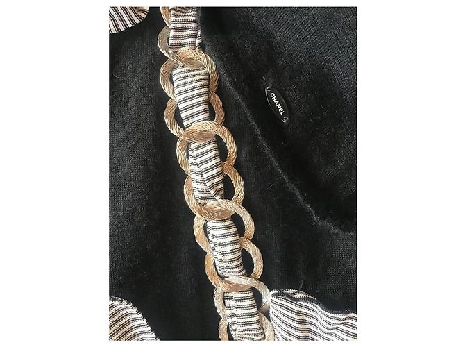 Chanel schwarzes Strickkleid mit Schleifen und Kette Weiß - Ansicht 7