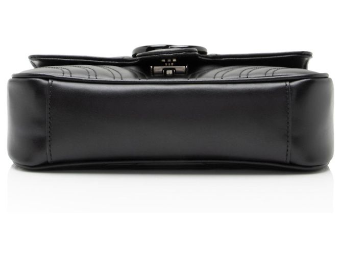 Borsa a patta piccola GG Marmont monocromatica in pelle matelassé Gucci Nero - vista 4