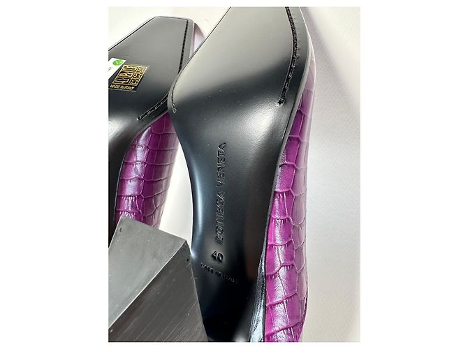 Bottega Veneta Lewis Pumps Krokodil-Optik Beetroot Größe 40 Lila - Ansicht 11