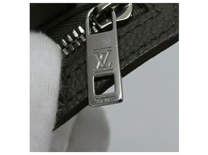 Borsa a tracolla Louis Vuitton LV Aerogram Takeoff M21364 Verde oliva - vista 8