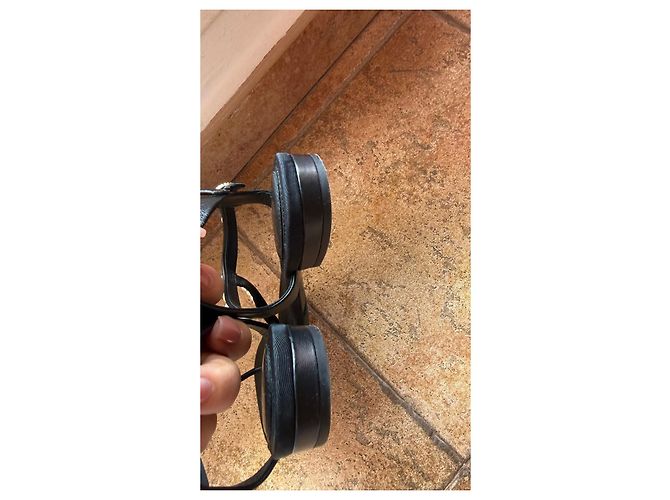 Chanel Sandali T-strap in pelle nera e perle Nero - vista 4
