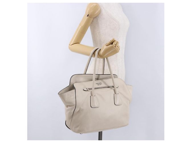 Tote PRADA Handtasche aus Leder Weiß Silber BN2611 Auth am12429A - Ansicht 28