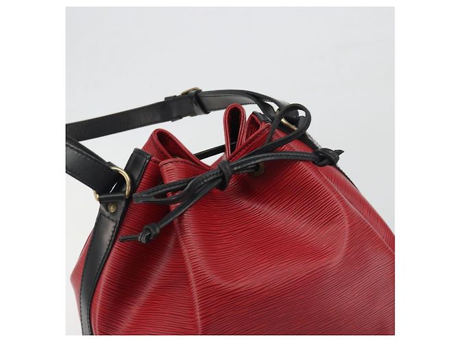LOUIS VUITTON Epi Petit Noe Shoulder Bag Bicolor Black Red M44172 LV Auth ka5782 Nero Rosso - vista 10