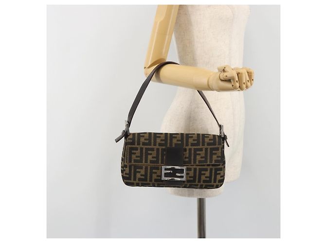 Borsa a tracolla FENDI Zucca Canvas Mamma Baguette Marrone Nero Auth am12413V - vista 25