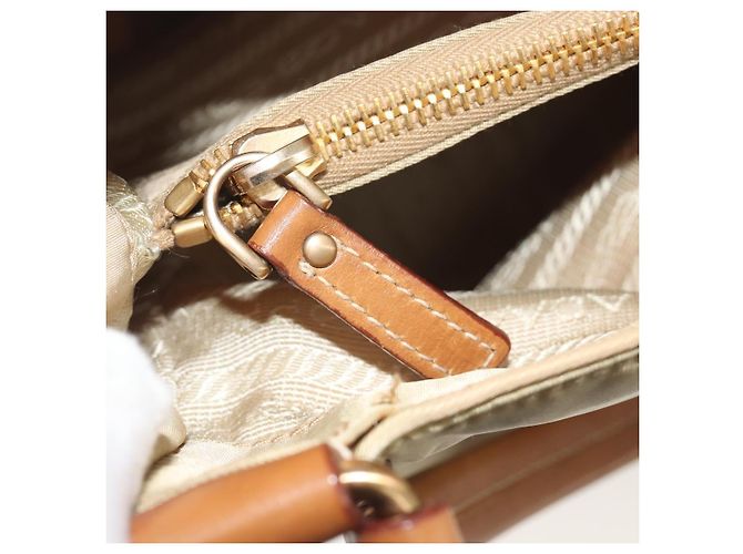 Bolso Tote PRADA Nylon Beige Gold Auth 195771V Dorado - vista 24