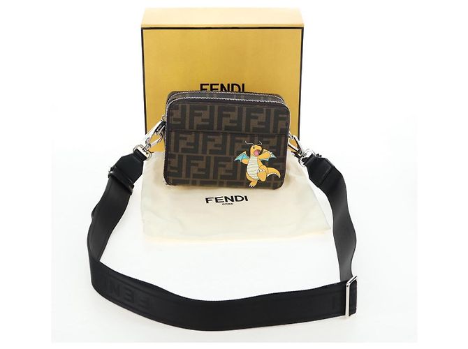 Borsa Camera 2 vie FENDI FENDIxFRGMTxPOKMON Zucca Canvas Dragonfly Auth 167506SM Marrone Nero - vista 12