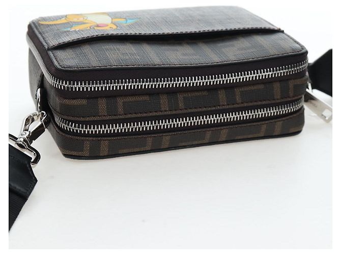 Borsa Camera 2 vie FENDI FENDIxFRGMTxPOKMON Zucca Canvas Dragonfly Auth 167506SM Marrone Nero - vista 6