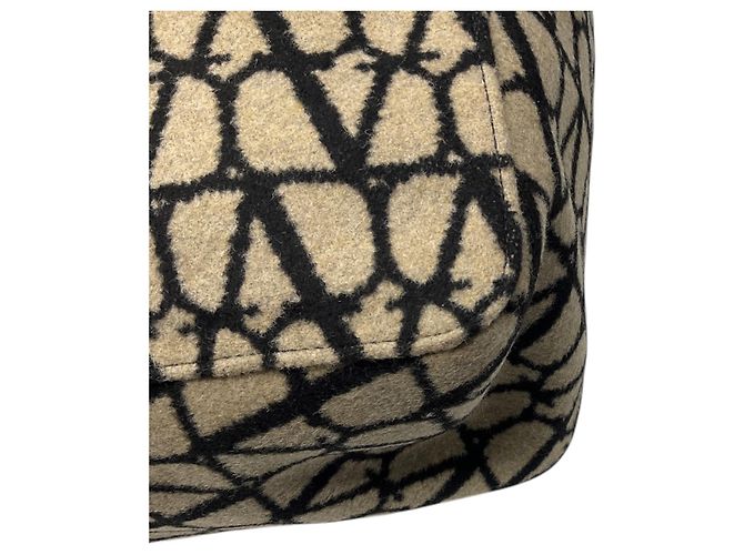 Valentino Garavani Valentino Beige / Black VLogo Reversible Large Tote Handbag - view 10