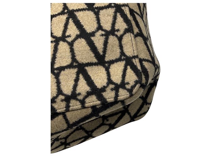 Valentino Garavani Valentino Beige / Black VLogo Reversible Large Tote Handbag - view 12