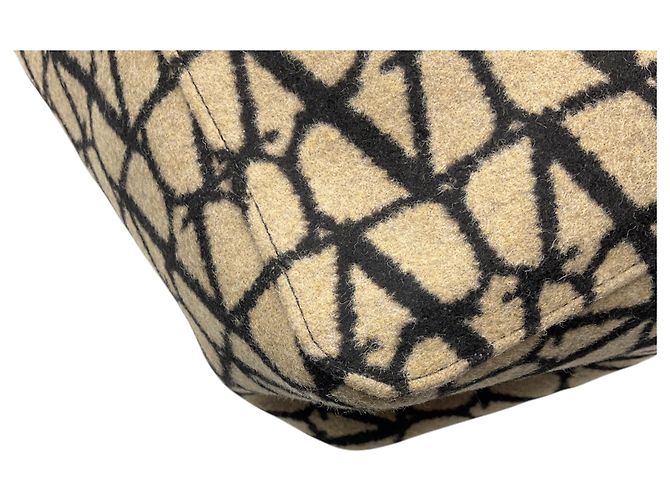 Valentino Garavani Valentino Beige / Black VLogo Reversible Large Tote Handbag - view 9