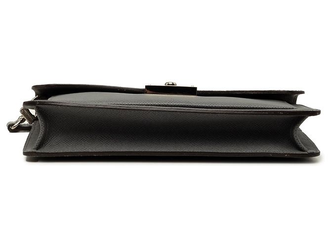 Clutch Louis Vuitton Taiga Neo Belaia Gris - vista 3
