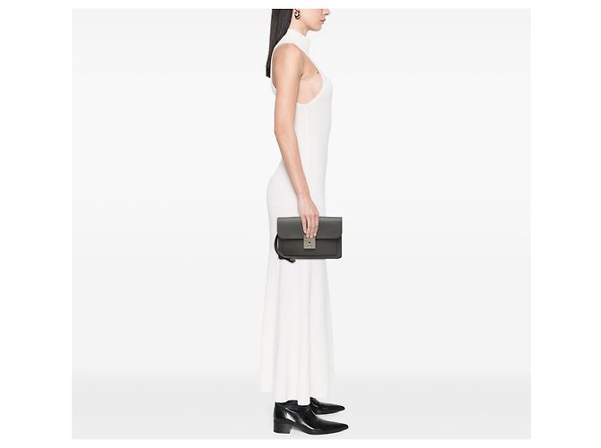 Clutch Louis Vuitton Taiga Neo Belaia Gris - vista 7