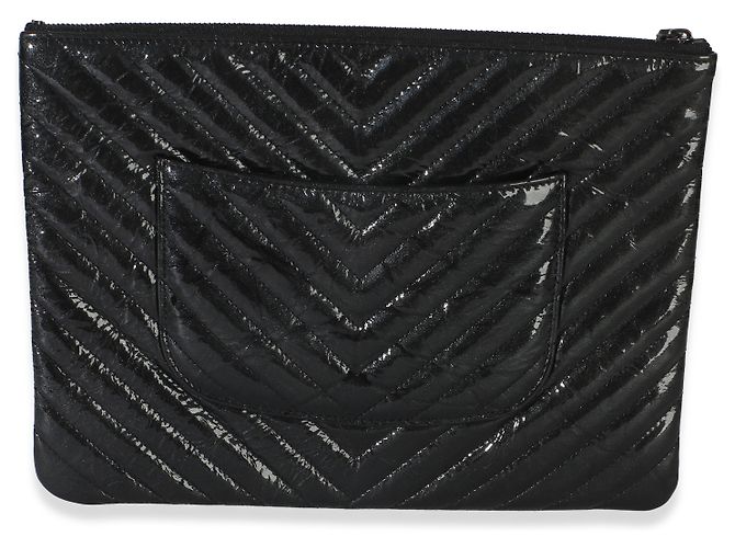 Gabrielle Chanel Black Crinkled Patent Calfskin Chevron Medium O Case Nero - vista 2