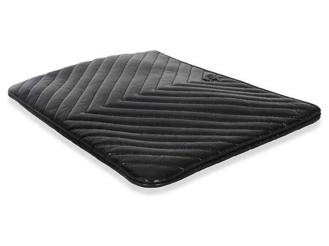 Gabrielle Chanel Black Crinkled Patent Calfskin Chevron Medium O Case Nero - vista 6