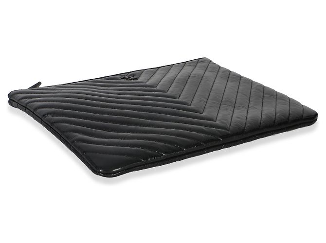 Gabrielle Chanel Black Crinkled Patent Calfskin Chevron Medium O Case Nero - vista 7