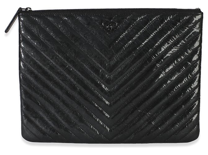 Gabrielle Chanel Black Crinkled Patent Calfskin Chevron Medium O Case Nero - vista 8