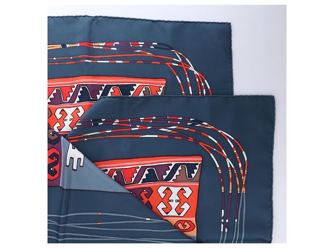 Hermès Carré 90 "KILIM" Seidentuch in Grau x Rot Braun - Ansicht 2