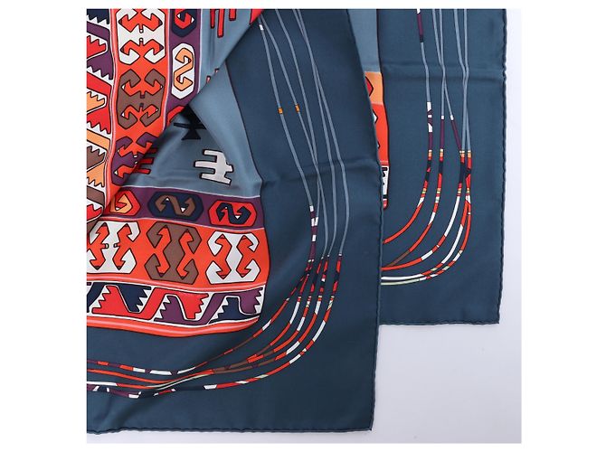 Hermès Carré 90 "KILIM" Seidentuch in Grau x Rot Braun - Ansicht 3
