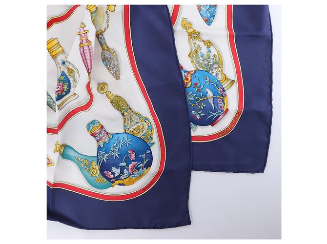 Hermès Carré 90 "Qu'importe le Flacon"
Foulard in seta Navy x White Blu navy - vista 2
