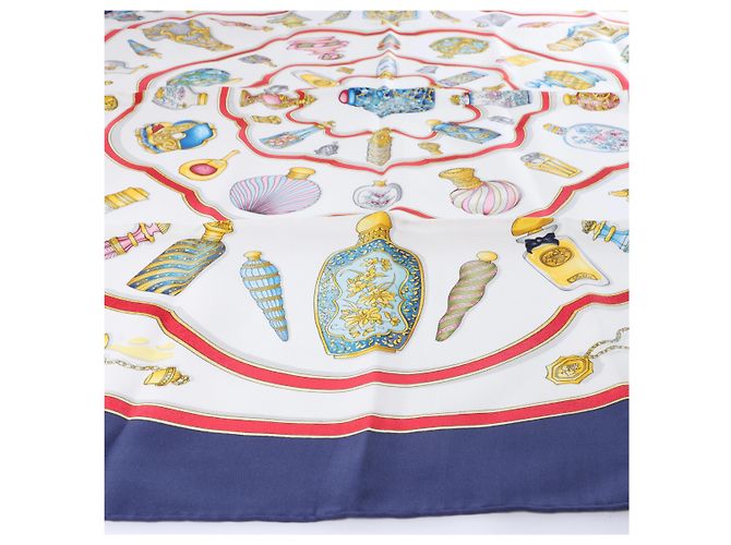 Hermès Carré 90 "Qu'importe le Flacon"
Foulard in seta Navy x White Blu navy - vista 5