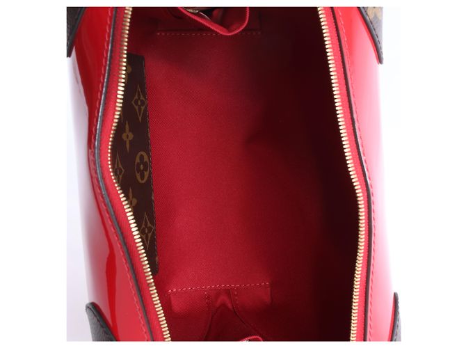 Borsa a tracolla Louis Vuitton Venice Miroir Vernis Leather in rosso M52473 - vista 10