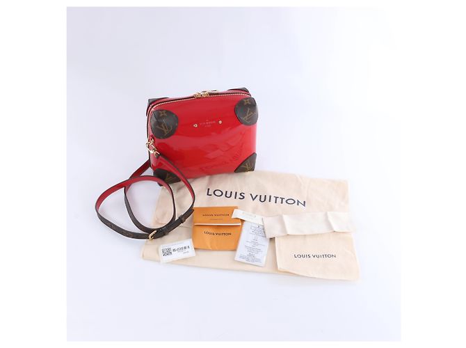 Borsa a tracolla Louis Vuitton Venice Miroir Vernis Leather in rosso M52473 - vista 12