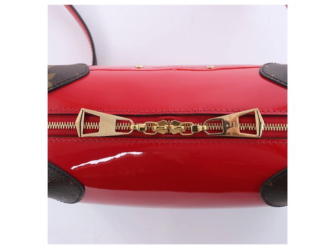 Borsa a tracolla Louis Vuitton Venice Miroir Vernis Leather in rosso M52473 - vista 6