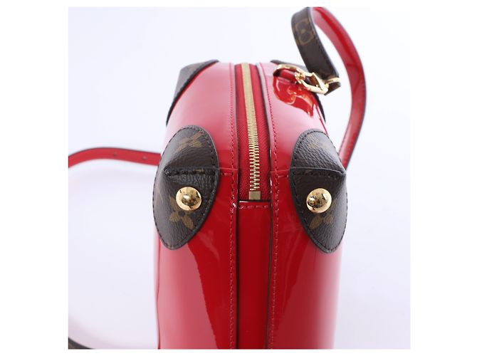 Borsa a tracolla Louis Vuitton Venice Miroir Vernis Leather in rosso M52473 - vista 8