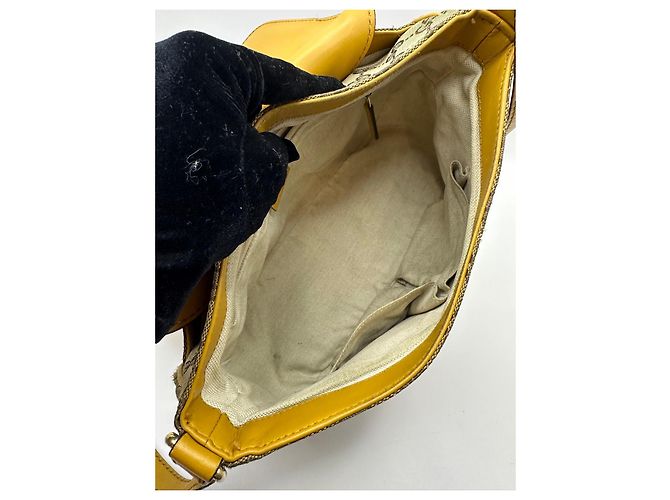 Gucci Sukey Borsa a tracolla in tela monogram GG e pelle Marrone D'oro - vista 12