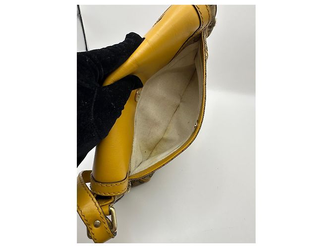Gucci Sukey Borsa a tracolla in tela monogram GG e pelle Marrone D'oro - vista 15