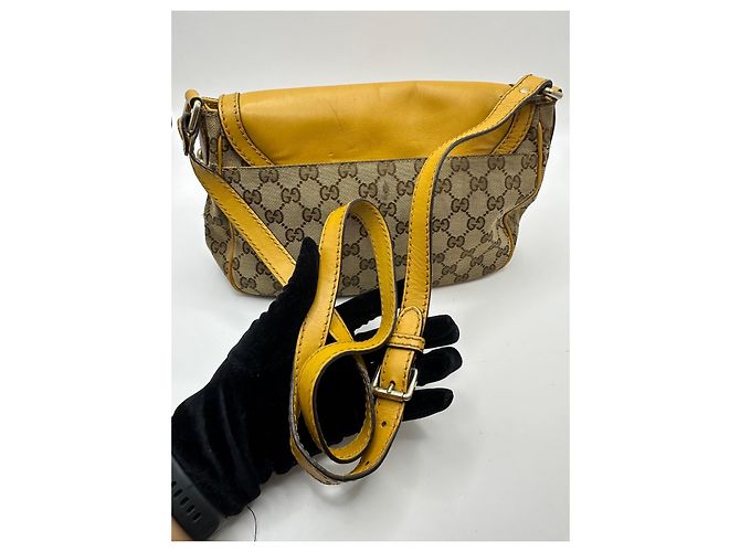 Gucci Sukey Borsa a tracolla in tela monogram GG e pelle Marrone D'oro - vista 3
