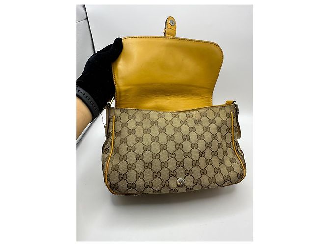Gucci Sukey Borsa a tracolla in tela monogram GG e pelle Marrone D'oro - vista 5