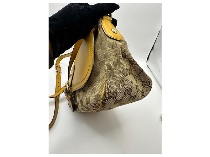 Gucci Sukey Borsa a tracolla in tela monogram GG e pelle Marrone D'oro - vista 7