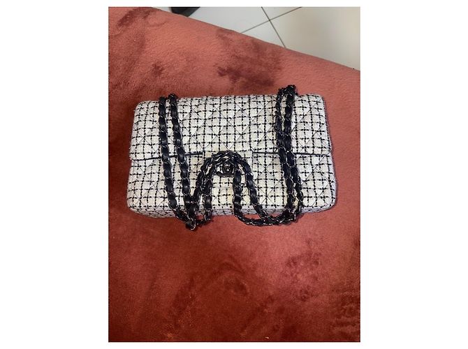Timeless Borsa a patta Chanel Classic in tweed bianco e nero - vista 12